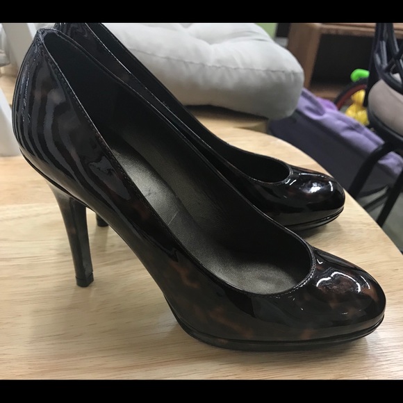 Stuart Weitzman Tortoise Shell Platswoon Pumps - Picture 2 of 7